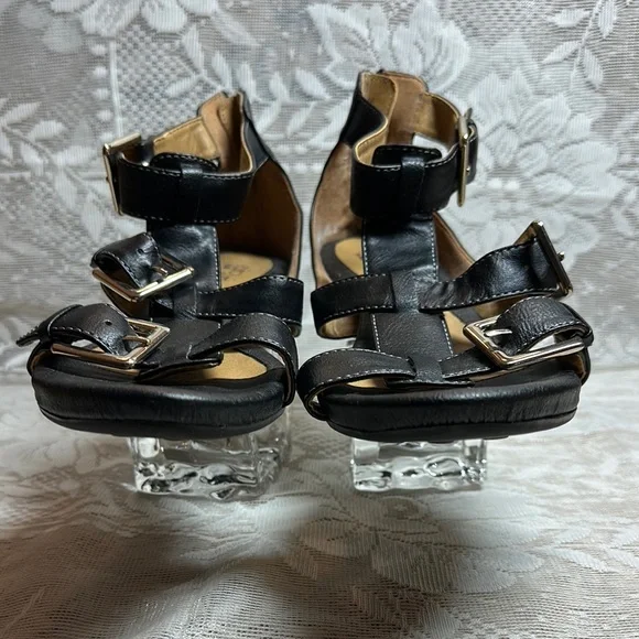 Elegant Black Strappy High-Heeled Sandals - Picture 5 of 6